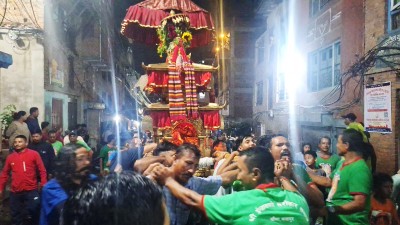  मूर्तिलाई खटमा विराजमान गराई शनिबार साँझबाट भक्तपुरमा भव्य रूपमा जात्रा मनाईदै 